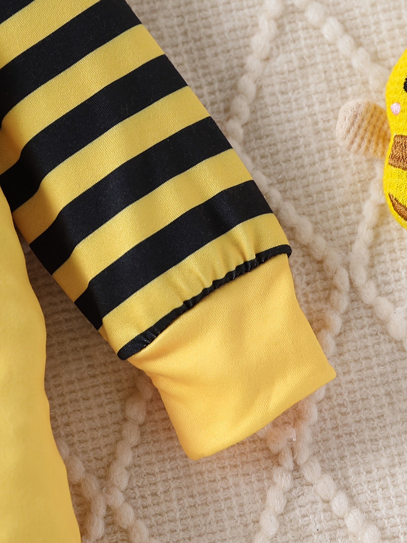 Girls' Cute Cartoon Little Bee Striped Onesie – Long Sleeve Romper with Hat (Spring/Autumn Outdoor Wear)
