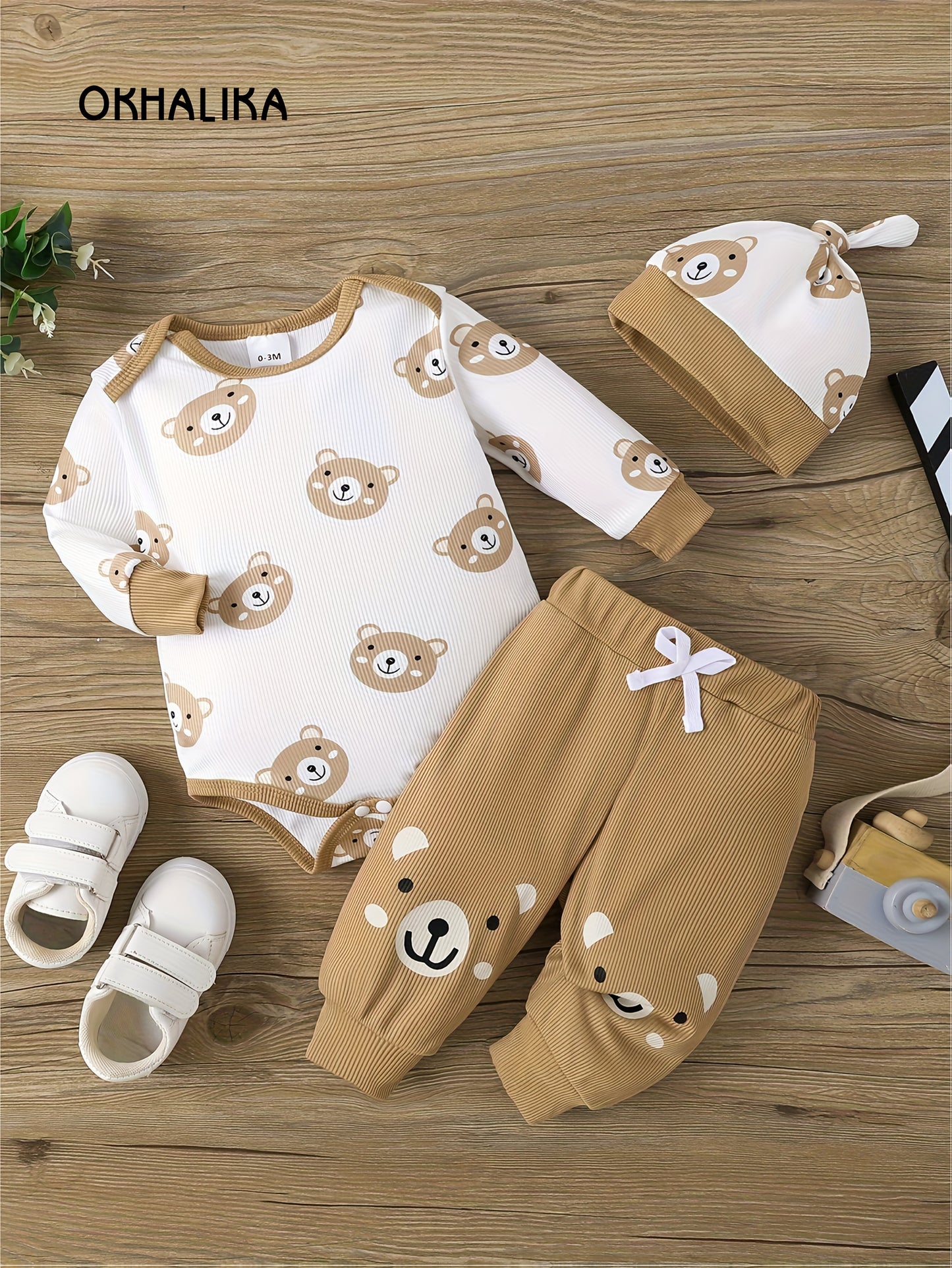 Baby Bear Print Outfit – Triangle Romper, Trousers & Hat 3-Piece Set (Soft & Comfortable, Newborn Outdoor Clothing)