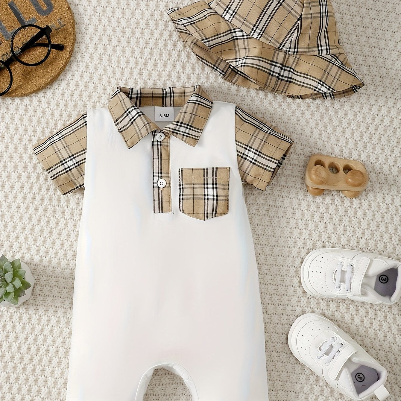 Baby Boy Plaid Print White Short Sleeve Romper with Plaid Fisherman Hat – Casual & Cute (0-3 Years, Summer Wear)