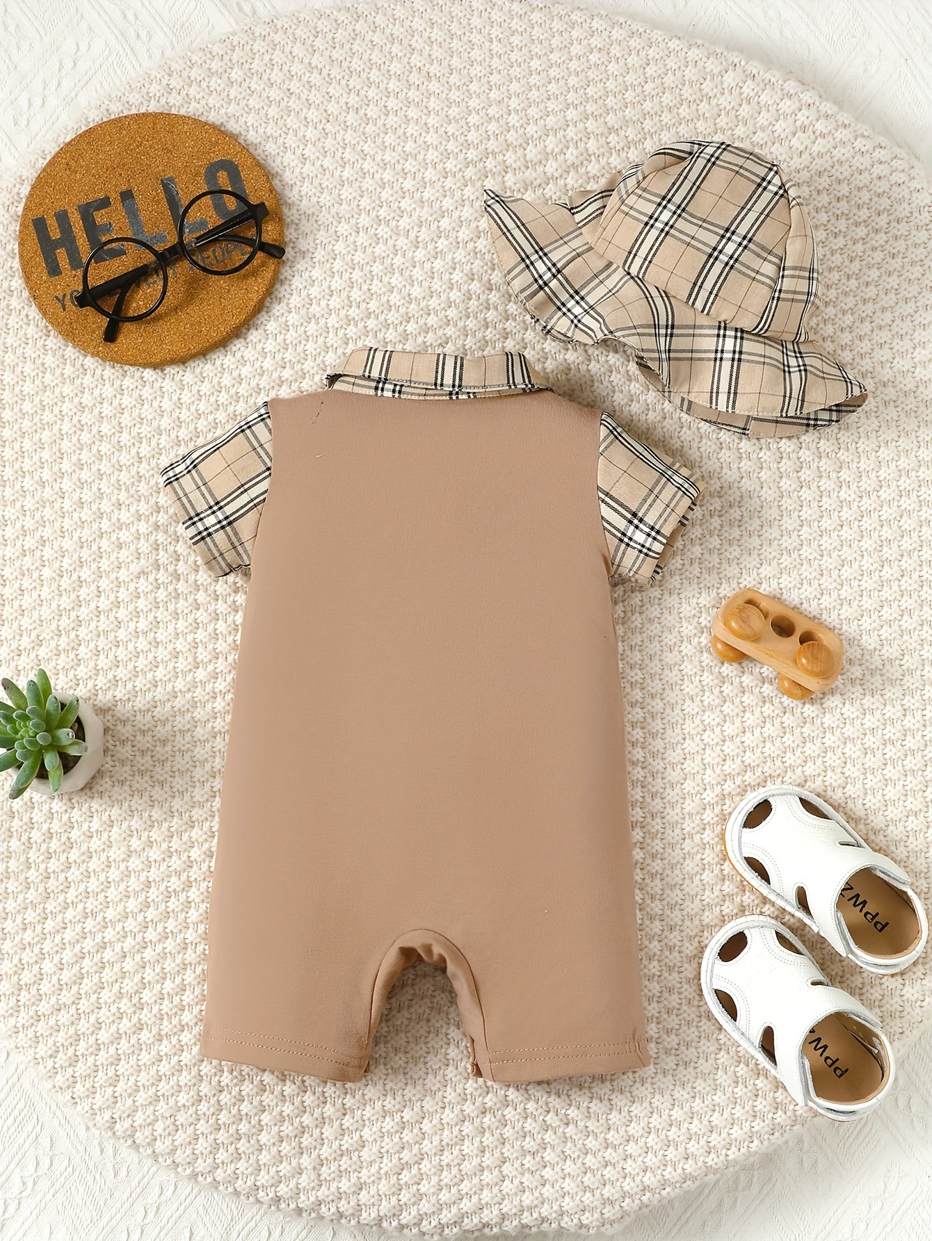 Baby Boy Plaid Print White Short Sleeve Romper with Plaid Fisherman Hat – Casual & Cute (0-3 Years, Summer Wear)