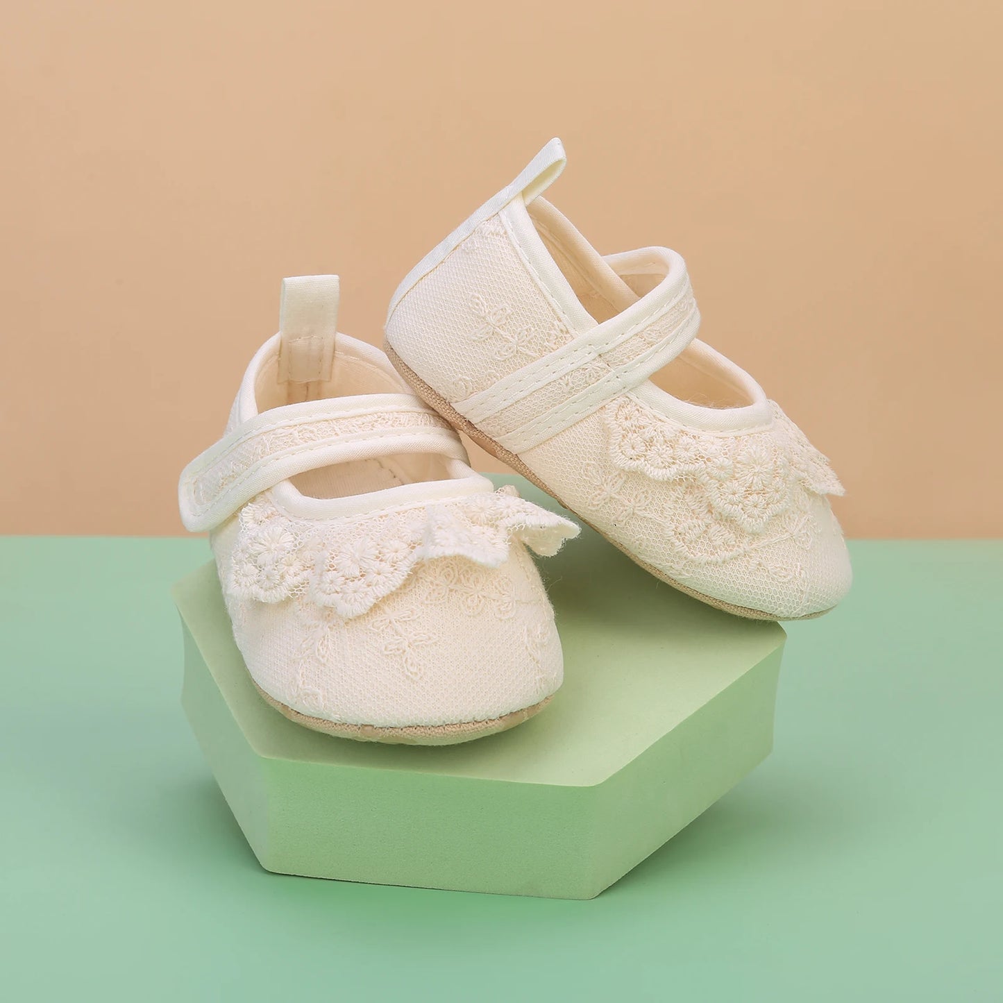 BeQeuewll Infant Baby Girls Shoes – Non-Slip Soft Soled Lace Bowknot Flats, Spring/Autumn First Walker Princess Shoes