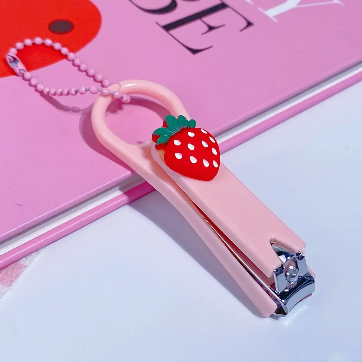 Girls Heart Pink Nail Clippers with Bead Chain Cartoon Bear Rabbit Nail Trimmer Cutter for Baby Kids Care Manicure Tools