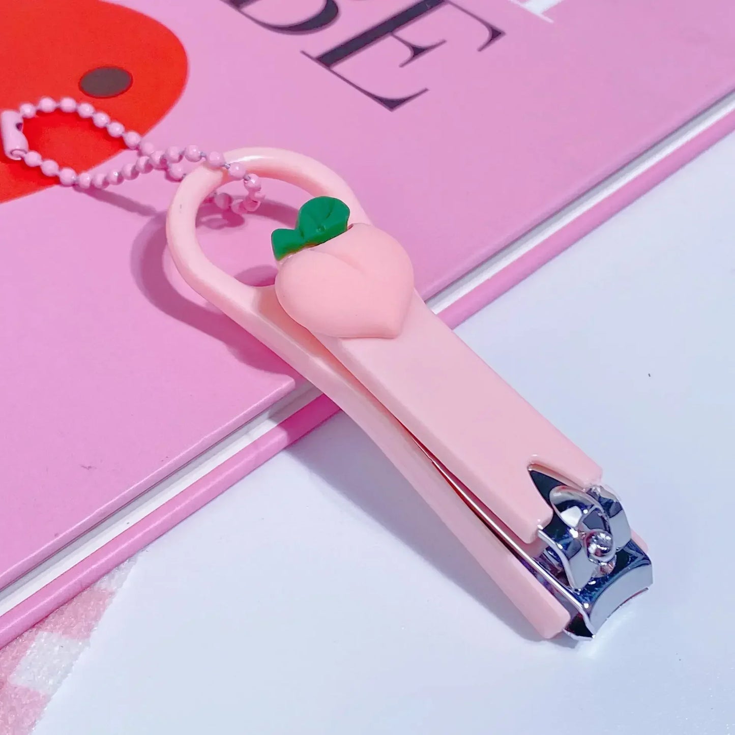 Girls Heart Pink Nail Clippers with Bead Chain Cartoon Bear Rabbit Nail Trimmer Cutter for Baby Kids Care Manicure Tools