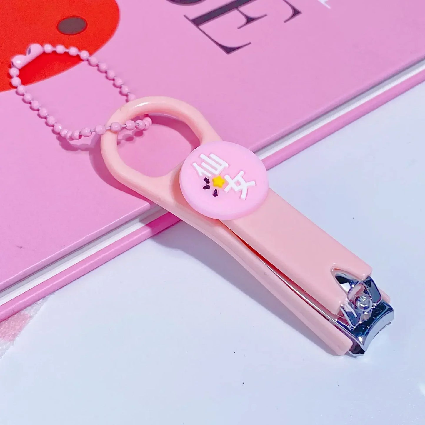 Girls Heart Pink Nail Clippers with Bead Chain Cartoon Bear Rabbit Nail Trimmer Cutter for Baby Kids Care Manicure Tools