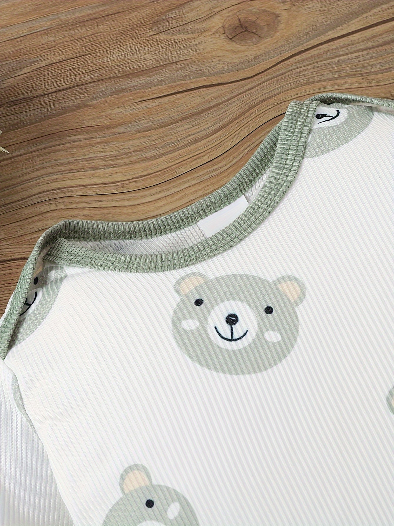 Baby Bear Print Outfit – Triangle Romper, Trousers & Hat 3-Piece Set (Soft & Comfortable, Newborn Outdoor Clothing)