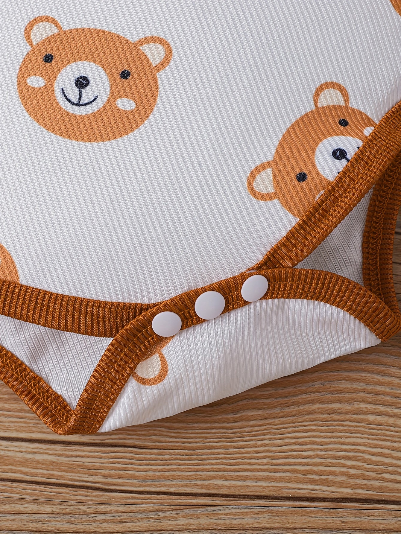 Baby Bear Print Outfit – Triangle Romper, Trousers & Hat 3-Piece Set (Soft & Comfortable, Newborn Outdoor Clothing)