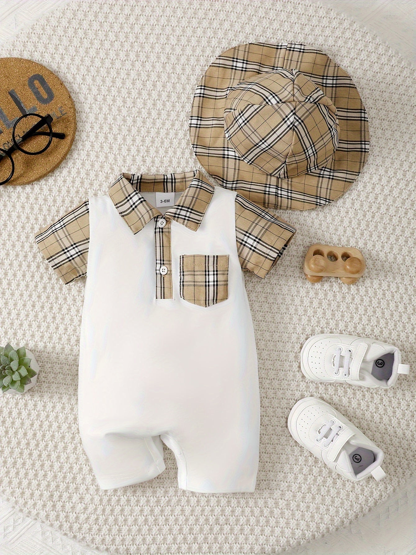 Baby Boy Plaid Print White Short Sleeve Romper with Plaid Fisherman Hat – Casual & Cute (0-3 Years, Summer Wear)