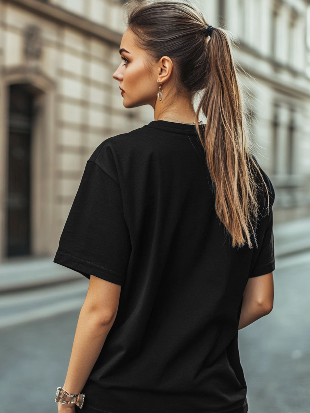 Comfy 'Mom of Twins' Pregnancy Announcement Tee - Casual Black T-Shirt with Cartoon Twins Design, Short Sleeve, Round Neck - Perfect for New Moms, Maternity Clothes