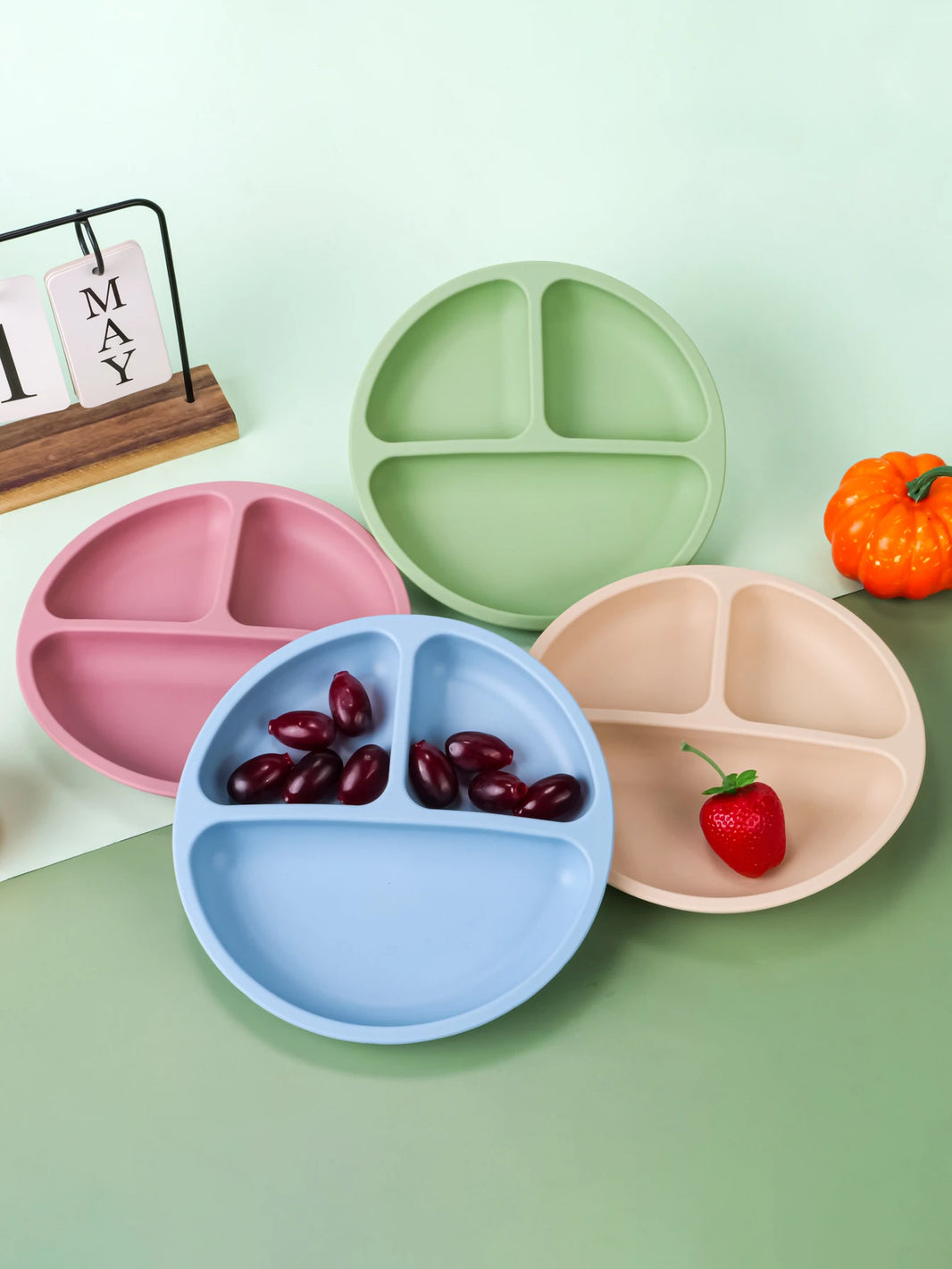 TYRY.HU 100% Silicone Baby Feeding Tray – Compartmentalized Meal Tray with Suction Cup for Secure Attachment to Table