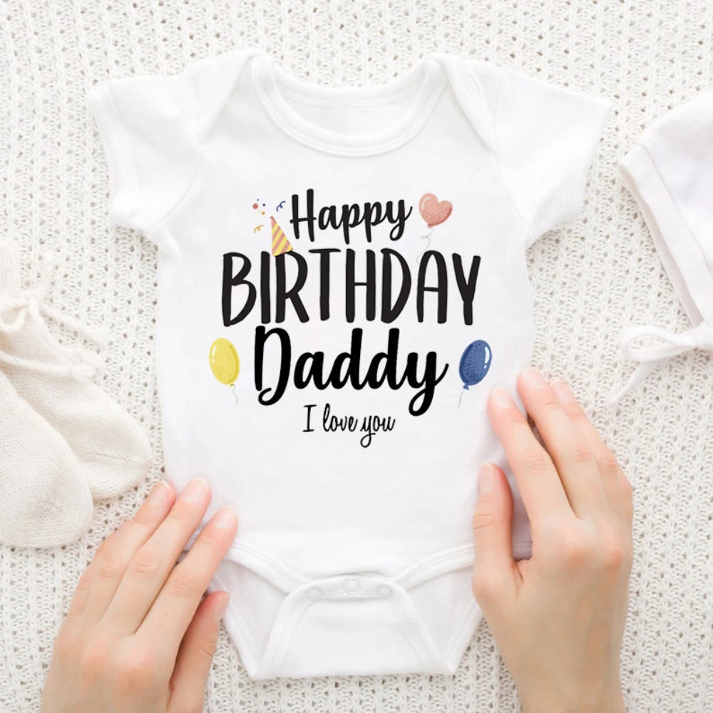 “Happy Birthday Daddy, I Love You” – Adorable Newborn Baby Bodysuit, Short-Sleeve Infant Romper, Perfect Birthday Gift for Dad