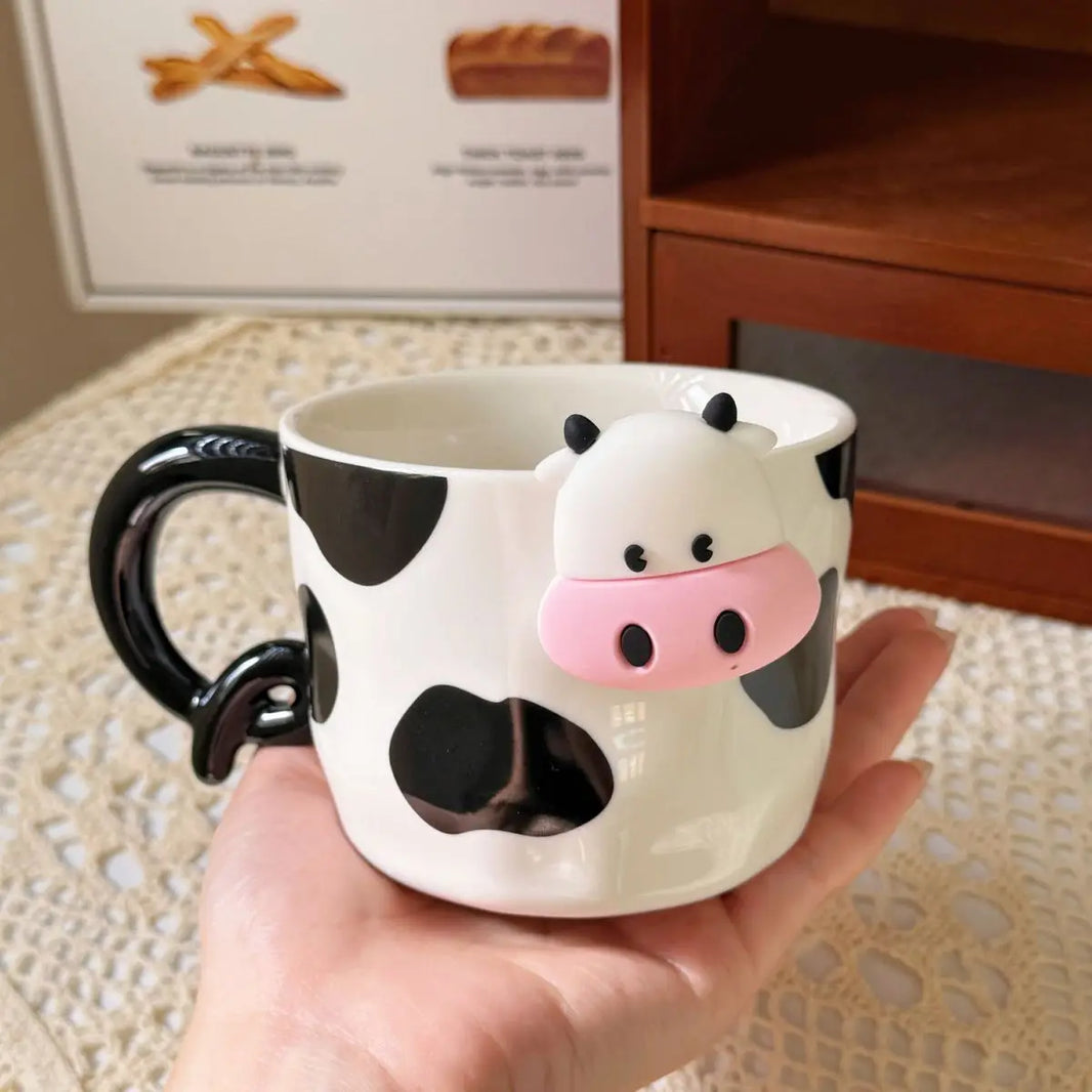 Magnetic 3D Cartoon Cow Head Ceramic Mug with Spoon — Tilted-Tail Coffee Cup, 1-Pack Gift for Kids & Couples