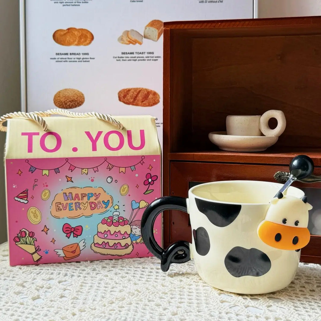 Magnetic 3D Cartoon Cow Head Ceramic Mug with Spoon — Tilted-Tail Coffee Cup, 1-Pack Gift for Kids & Couples