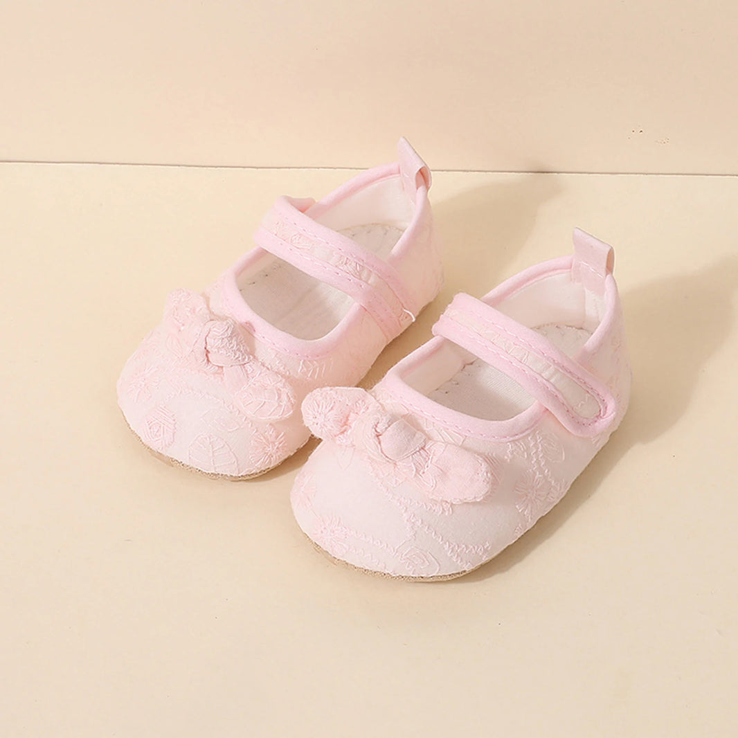 BeQeuewll Infant Baby Girls Shoes – Non-Slip Soft Soled Lace Bowknot Flats, Spring/Autumn First Walker Princess Shoes