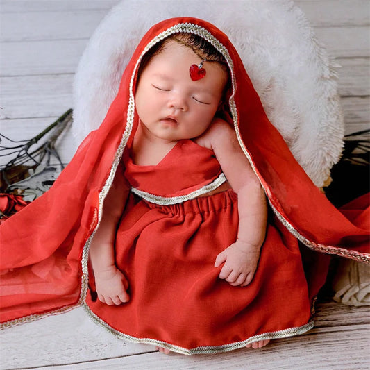 Newborn Baby Girl Indian Sari Photography Outfit, Infant Photo Shoot Costume with Saree, Dupatta, and Heart Shape Bindi