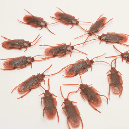 Realistic Plastic Cockroach Prank Toys — 10/20-Pack Fake Roaches, 7×2 cm (2.8×0.8 in) Scary Halloween & Gag Gift