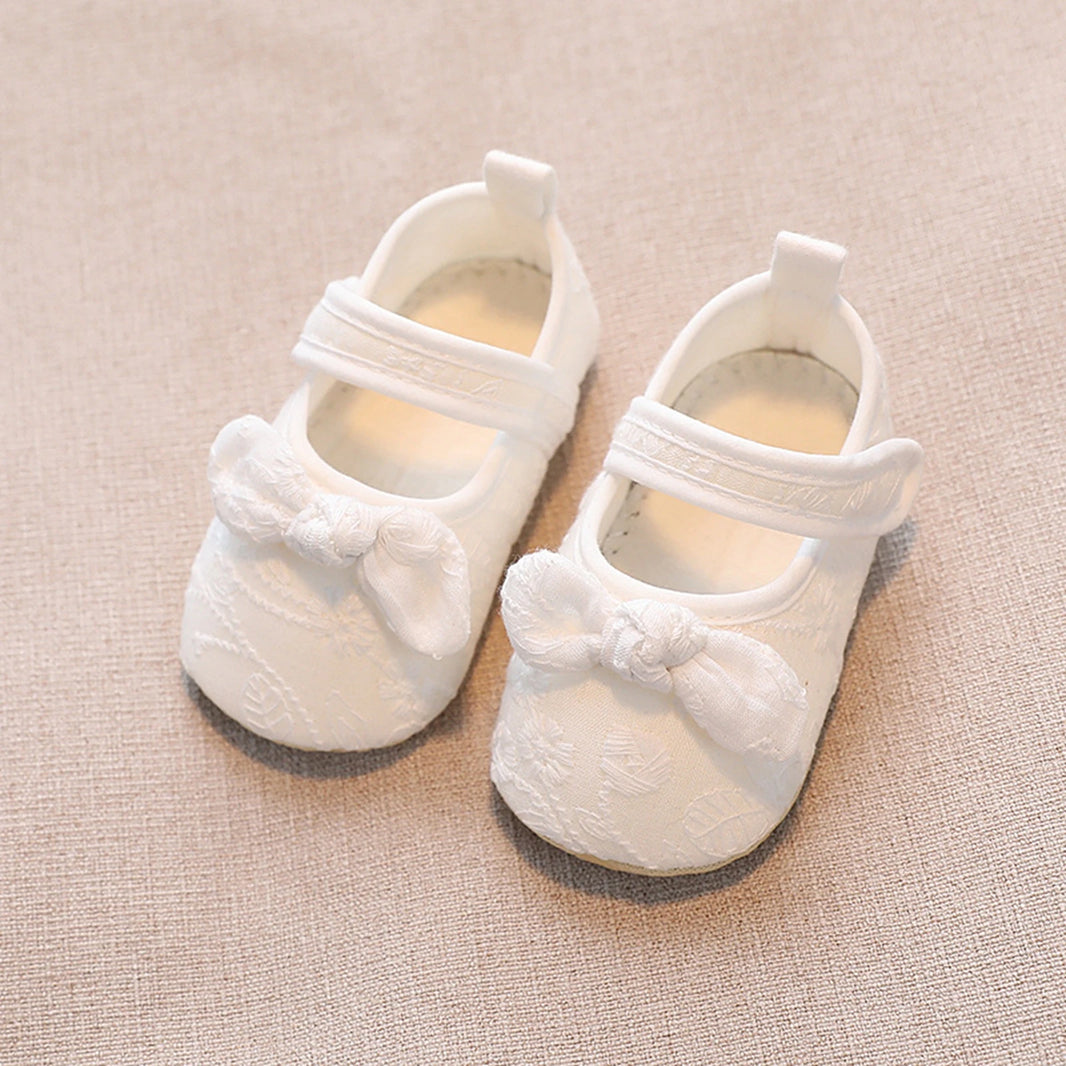 BeQeuewll Infant Baby Girls Shoes – Non-Slip Soft Soled Lace Bowknot Flats, Spring/Autumn First Walker Princess Shoes