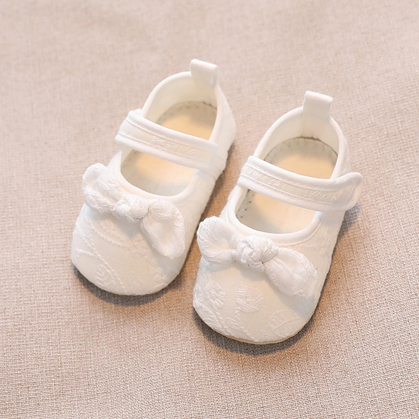BeQeuewll Infant Baby Girls Shoes – Non-Slip Soft Soled Lace Bowknot Flats, Spring/Autumn First Walker Princess Shoes