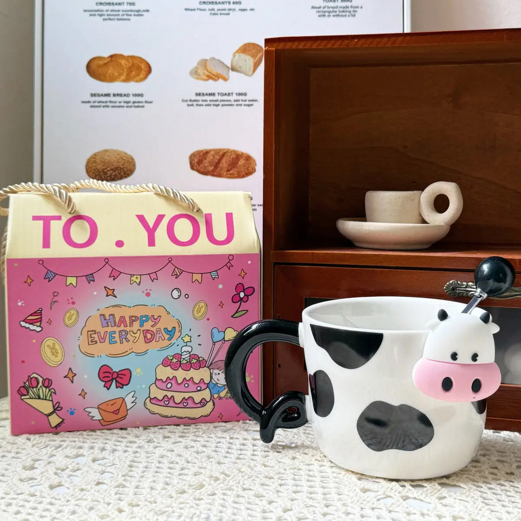 Magnetic 3D Cartoon Cow Head Ceramic Mug with Spoon — Tilted-Tail Coffee Cup, 1-Pack Gift for Kids & Couples