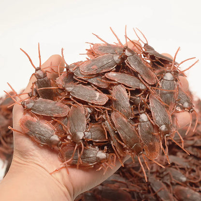 Realistic Plastic Cockroach Prank Toys — 10/20-Pack Fake Roaches, 7×2 cm (2.8×0.8 in) Scary Halloween & Gag Gift