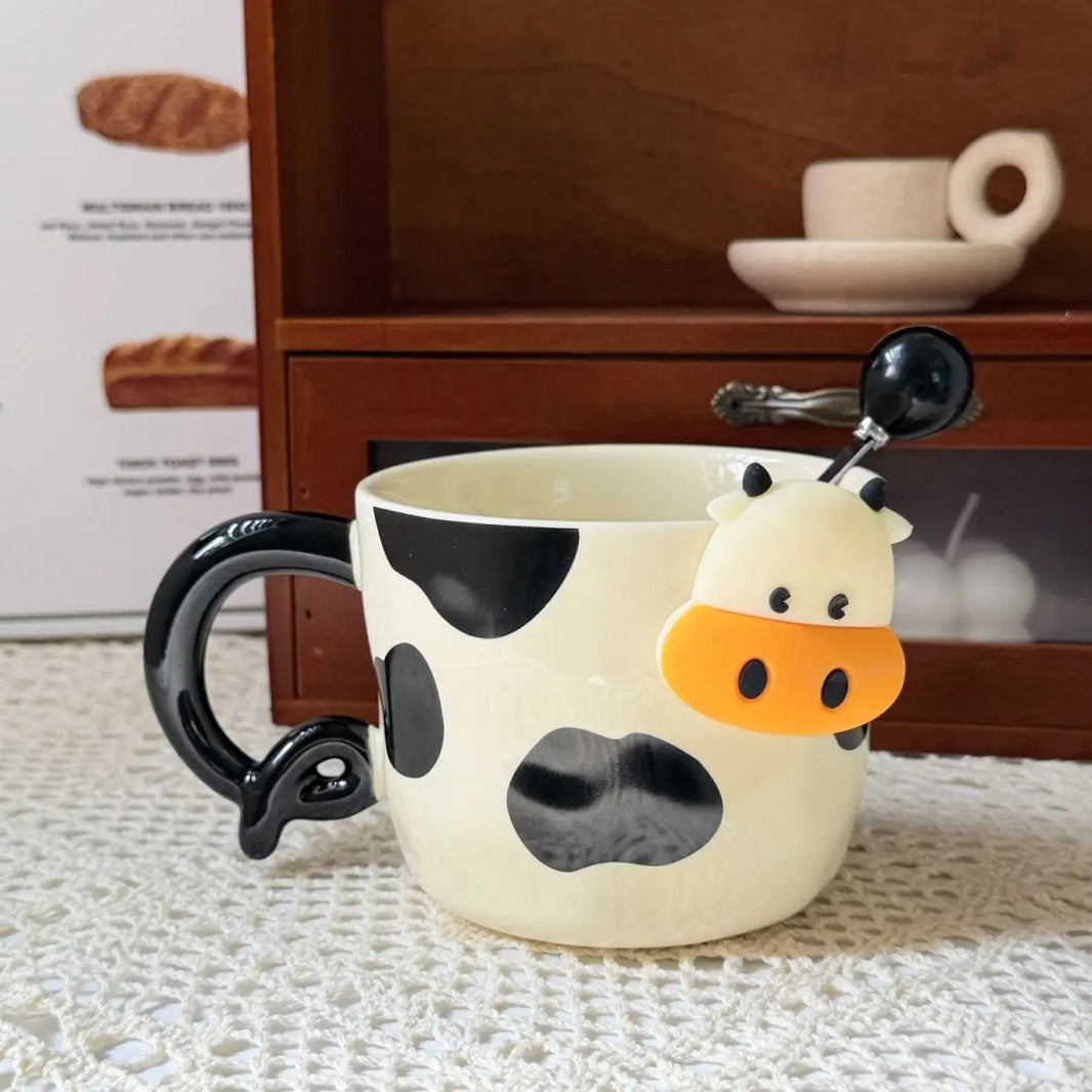 Magnetic 3D Cartoon Cow Head Ceramic Mug with Spoon — Tilted-Tail Coffee Cup, 1-Pack Gift for Kids & Couples