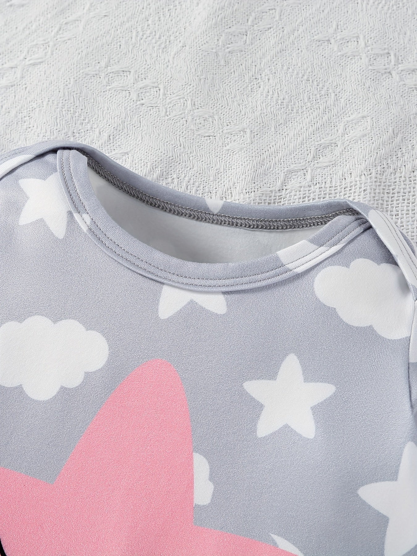 Cloud Print Bag Foot Seamless Haier 3-Piece Set – Baby Outfit Set with Comfortable Design