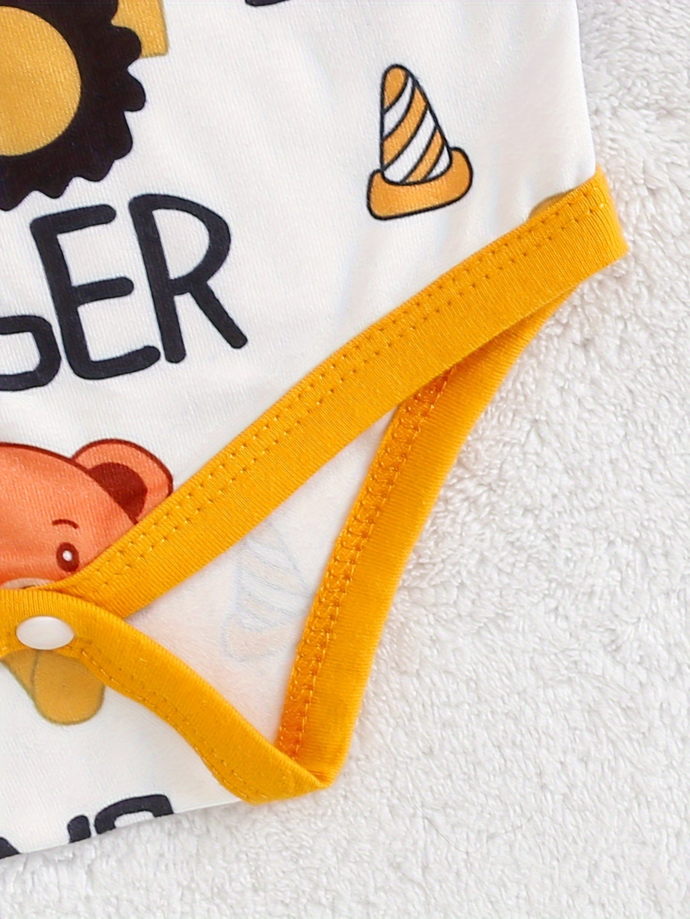 3pcs Baby Outfit Set – Cartoon Bear & Excavator Print, Knitted Fabric Romper, Beanie & Pants (Fall/Winter, Regular Fit)